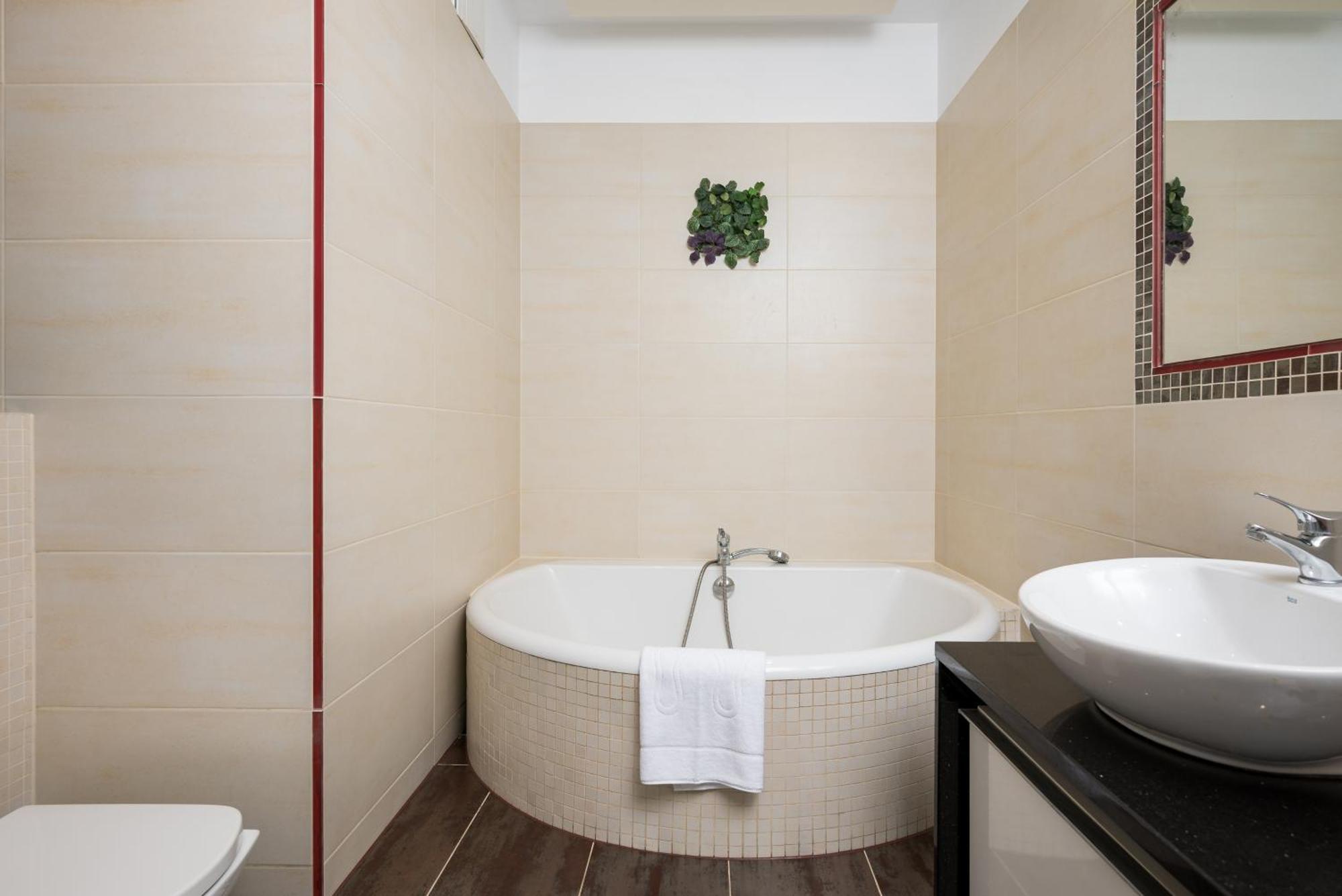 Ochota Deluxe Apartment 바르샤바 외부 사진